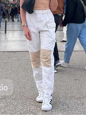 Bershka Cream Utility Cargo Pants with Tan Knee Patches. Size US 6 /28” waist
